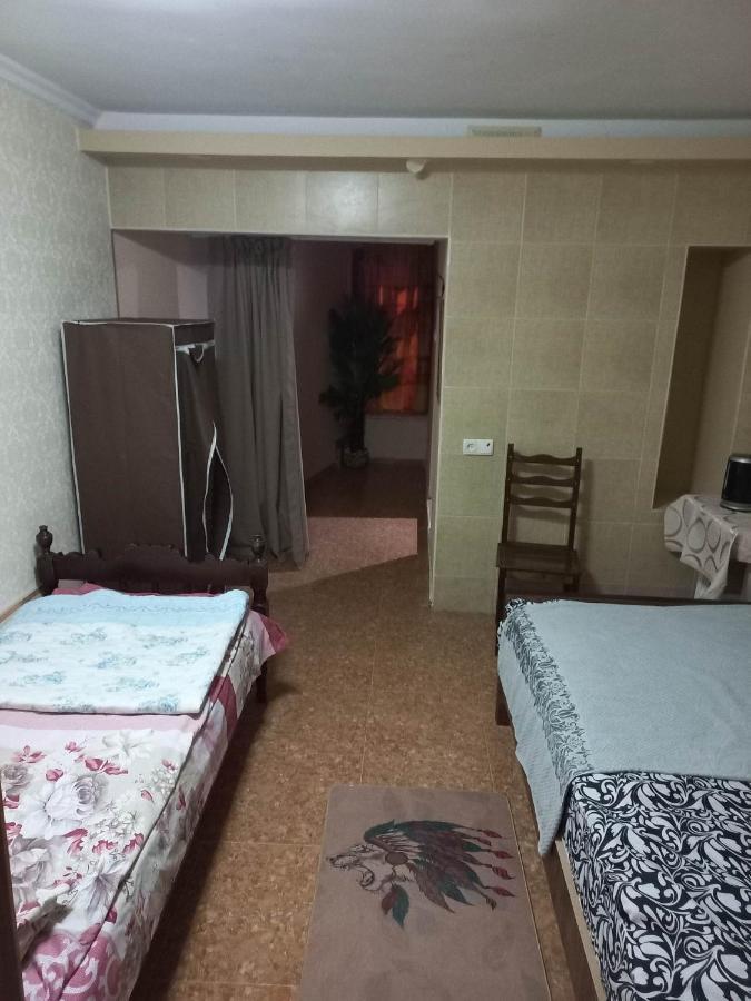 Feola Albergue Kutaisi Exterior foto