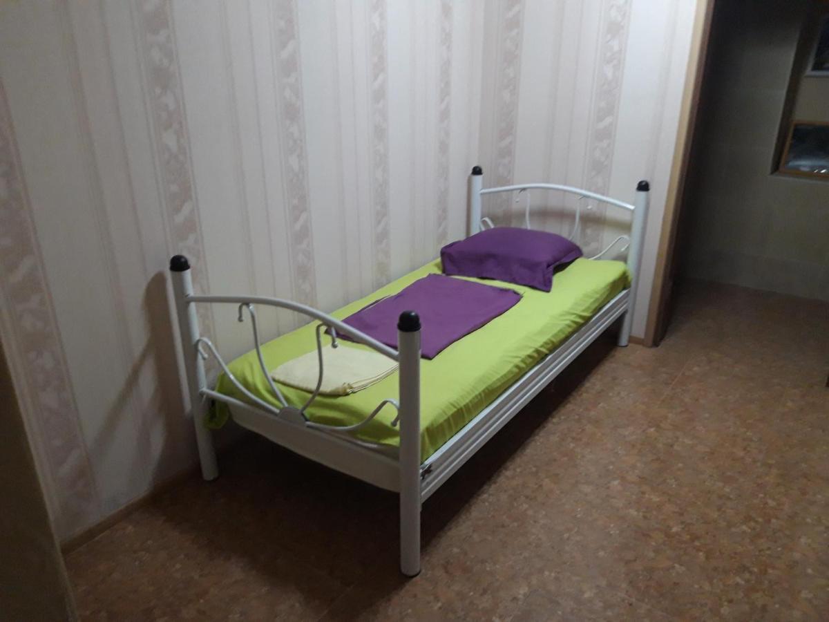 Feola Albergue Kutaisi Exterior foto